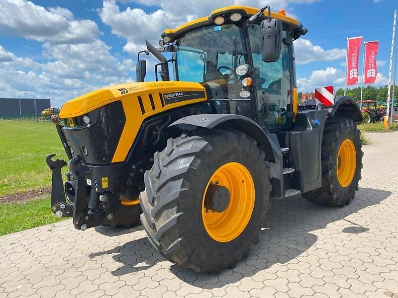 E-FARM: JCB Fastrac 4220 - Tractor - id 7TLKBLI - 119.500 EUR - Anul: 2016 - Citeste ore: 4.031,Muterea motorului: 220,Germania