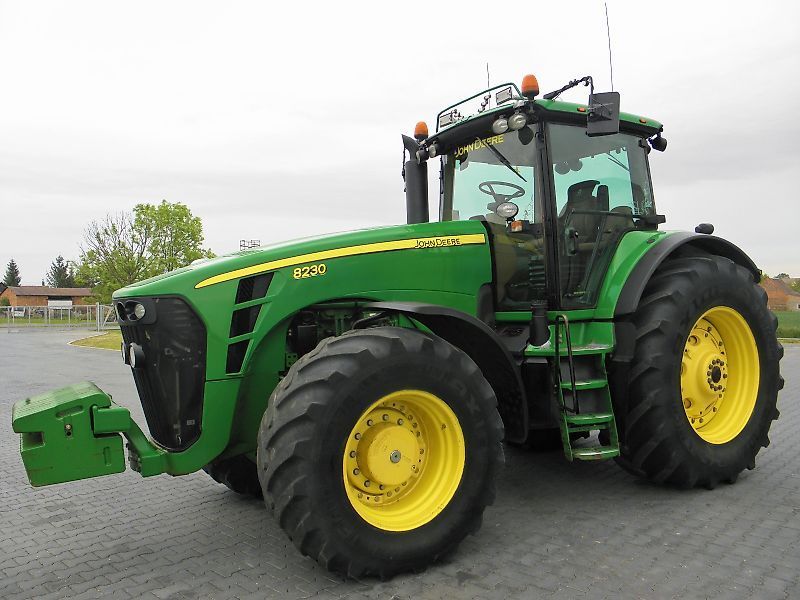 E-FARM: John Deere 8230 - Tracteur - id NRUMHKG - 67 190 € - Année: 2008 - Lecture du nombre d'heure: 10 000,Pologne