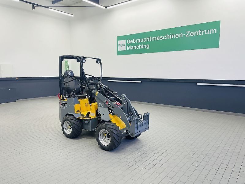 Giant G1200 Încărcător pe roți 24.538 EUR