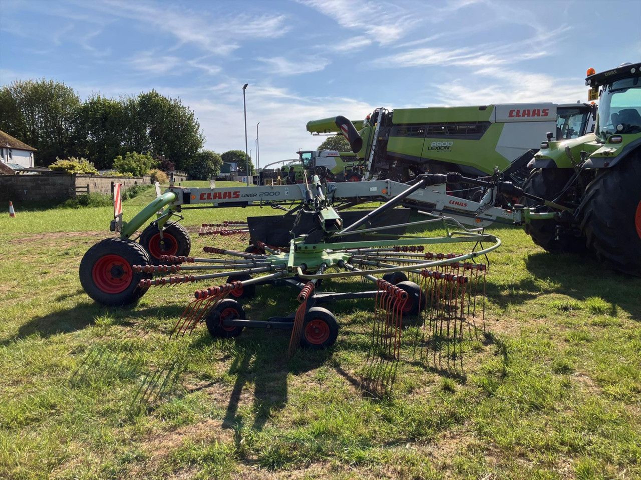 E-FARM: Claas Liner 2900 - Tedder - id 9MQYBIX - 13.858 € - Año: 2011 - Reino Unido