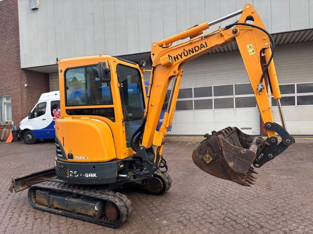 HYUNDAI 25 z-9a Mini excavator €19,750