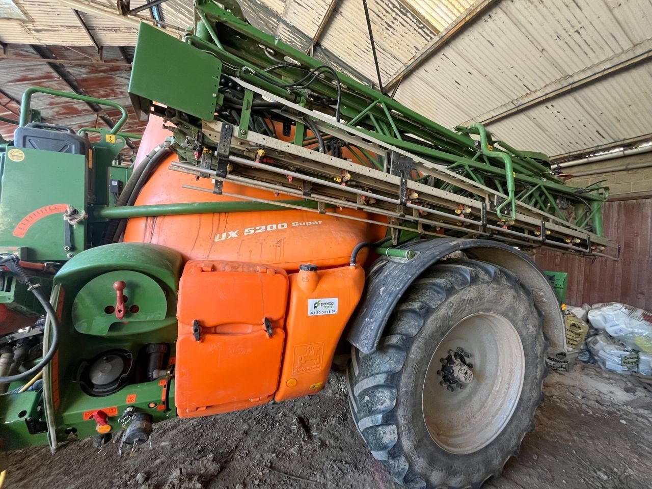 E-FARM: Amazone ux 5200 super - Pflanzenschutzspritze - id 9P3SJGN - 48.000 € - Baujahr: 2018 - Frankreich