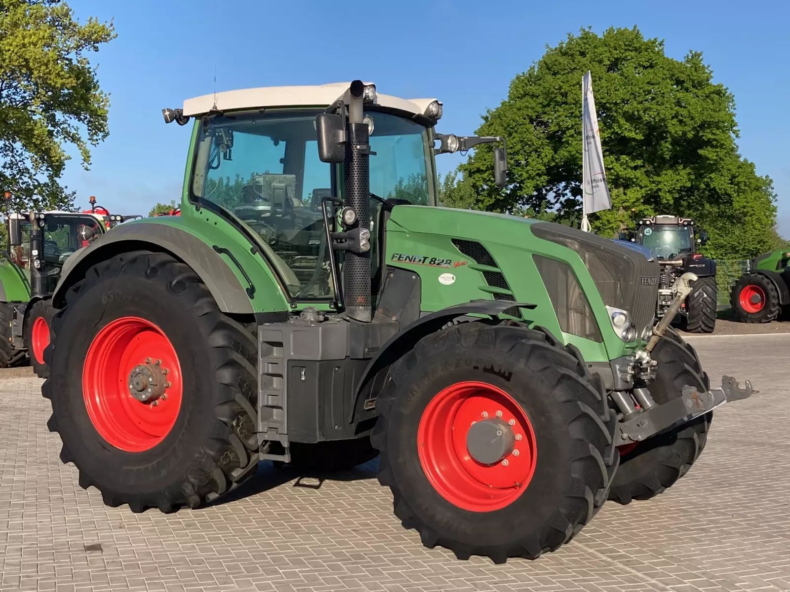 E-FARM: Fendt 828 Vario - Traktor - id FA99EJP - 82.000 € - Baujahr: 2013 - Abgelesene Motorstunden: 8.200,Motorleistung (PS): 285,Deutschland