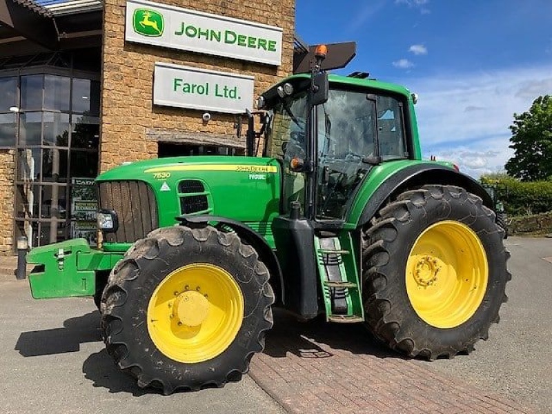 John Deere 7530 Premium tractor €46,572