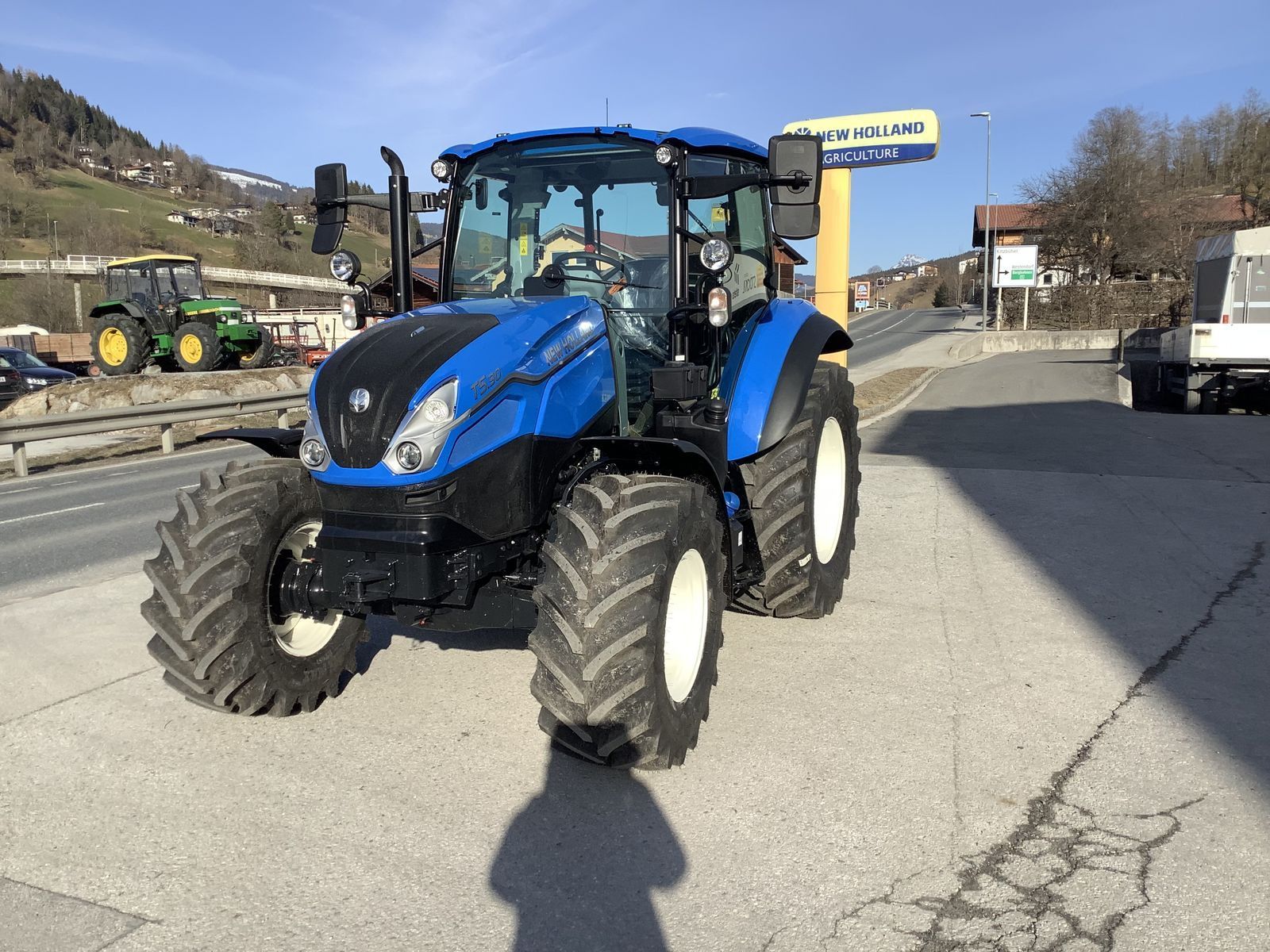 New Holland T5.90 Dual Command Traktor 60 750 €