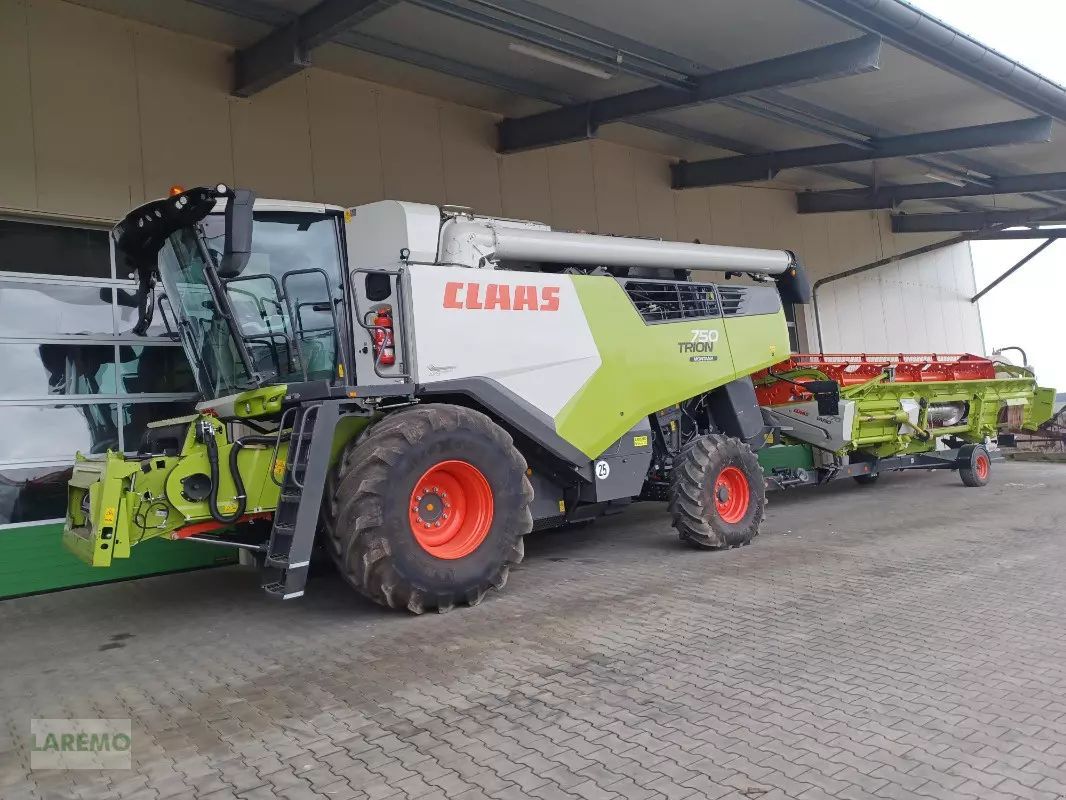 Claas Trion 750 Montana Combine harvester €286,000
