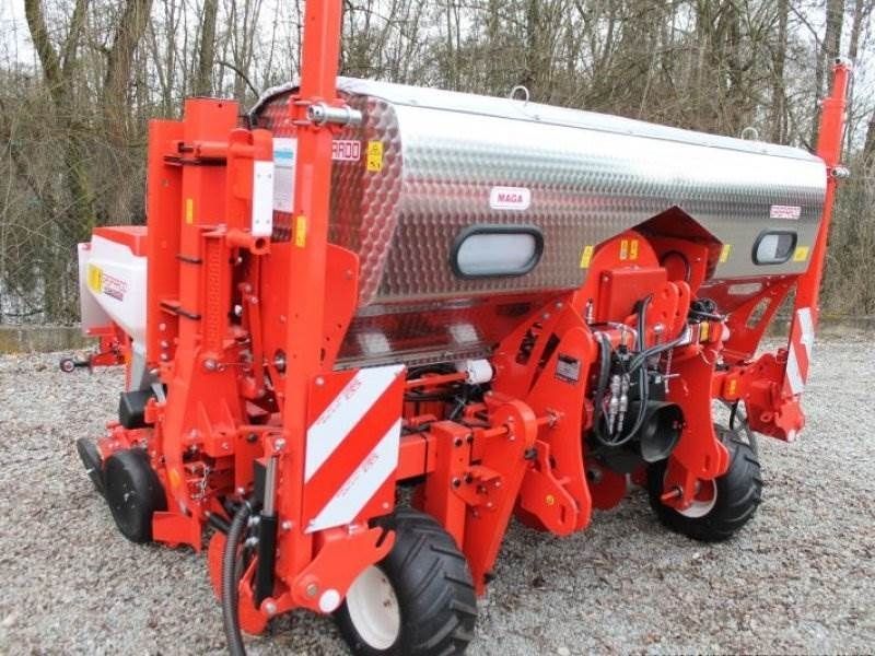 E-FARM: Maschio maga 6 isotronic - Máquina sembradora otros - id 6F3UYYC - 36.000 € - Año: 2023 - Alemania