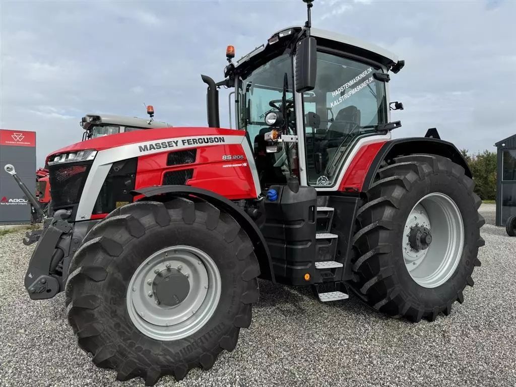 E-FARM: Massey Ferguson 8S.205 Exclusive - Traktor - id MDSJAVP - 160.630 € - Produktionsår: 2025 - Motortimer: 82,Motoreffekt (HP): 225,Danmark