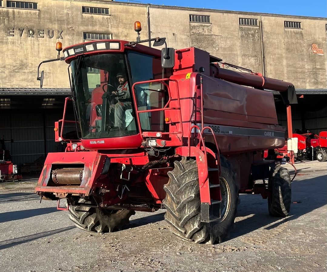 E-FARM: Case IH 2366 - Combine harvester - id Z1UIUF6 - €39,000 - Year of construction: 2000 - Engine hours: 4,126,France