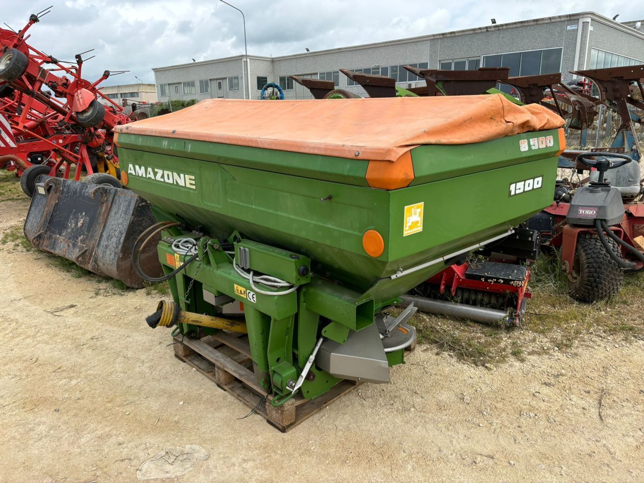 E-FARM: Amazone za-m 1500 - Düngerstreuer - id DVMBBBC - 10.800 € - Baujahr: 2016 - Italien