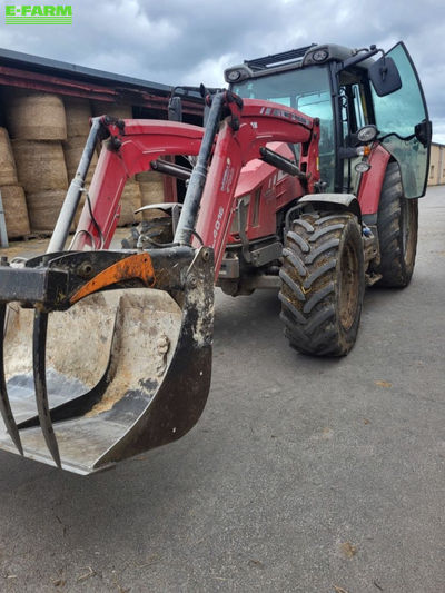 E-FARM: Massey Ferguson 5713s - Tractor - id LUZCJ9Q - €41,000 - Year of construction: 2017 - Engine hours: 6,500,Engine power (HP): 130,France