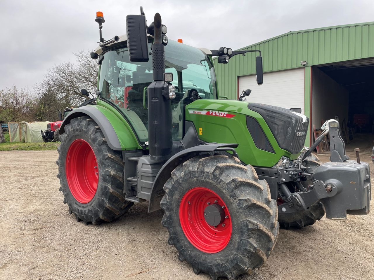 E-FARM: Fendt 314 Vario - Tracteur - id ZBQK4WE - 125 000 € - Année: 2023 - Lecture du nombre d'heure: 750,Puissance du moteur (chevaux): 140,France