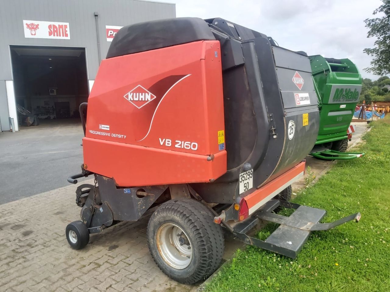 E-FARM: Kuhn VB 2160 - Ballenpresse - id 1QN8VZI - 17.000 € - Baujahr: 2013 - Ballenanzahl: 18.000,Frankreich