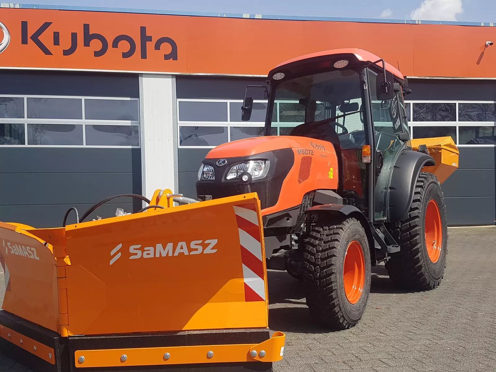 E-FARM: Kubota m5072 narrow winterdienstpaket - Trattore - id X3WPLFY - 67.700 € - Anno di costruzione: 2025 - Ore: 1,Potenza del motore: 75,Germania