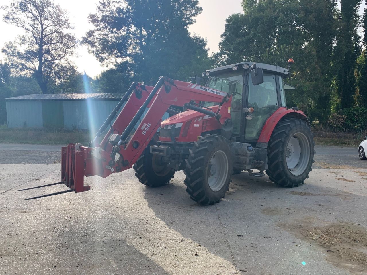 E-FARM: Massey Ferguson 5611 - Tracteur - id SC8ULWG - 52 000 € - Année: 2014 - Lecture du nombre d'heure: 4 850,Puissance du moteur (chevaux): 110,France