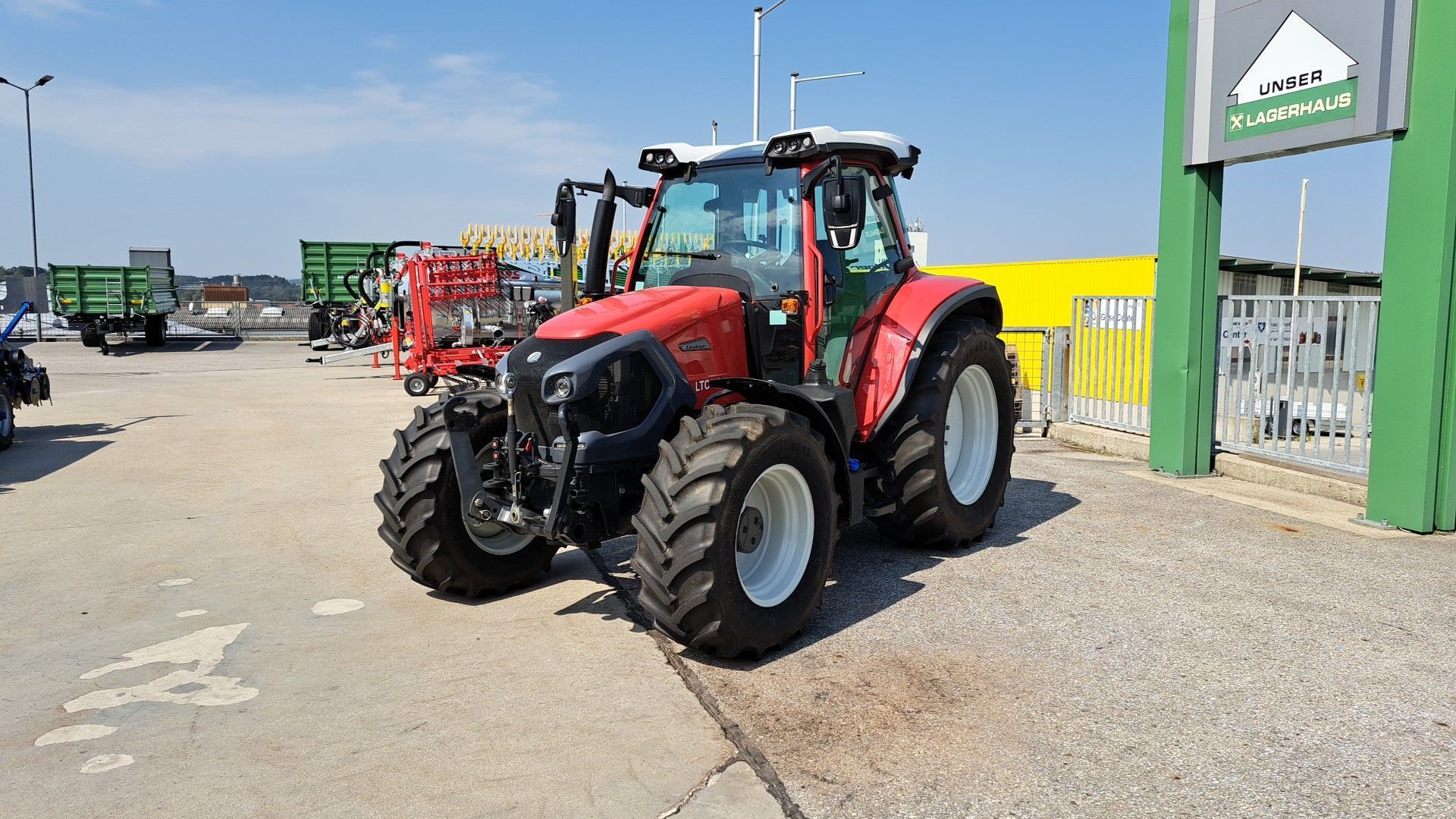 E-FARM: Lindner Lintrac 95 LS - Tractor - id ZYNMZMZ - €67,417 - Year of construction: 2023 - Engine hours: 140,Engine power (HP): 95,Austria