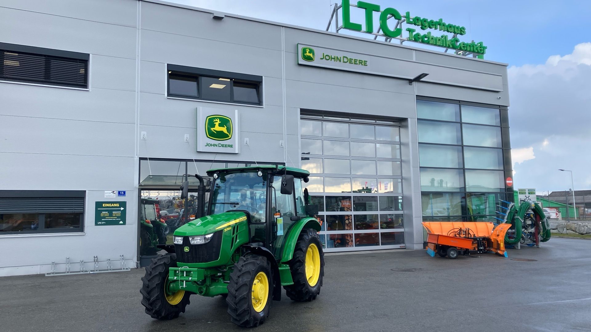 E-FARM: John Deere 5058 E - Traktor - id TBGVVDF - 36.658 € - Produktionsår: 2023 - Motortimer: 5,Motoreffekt (HP): 58,Østrig