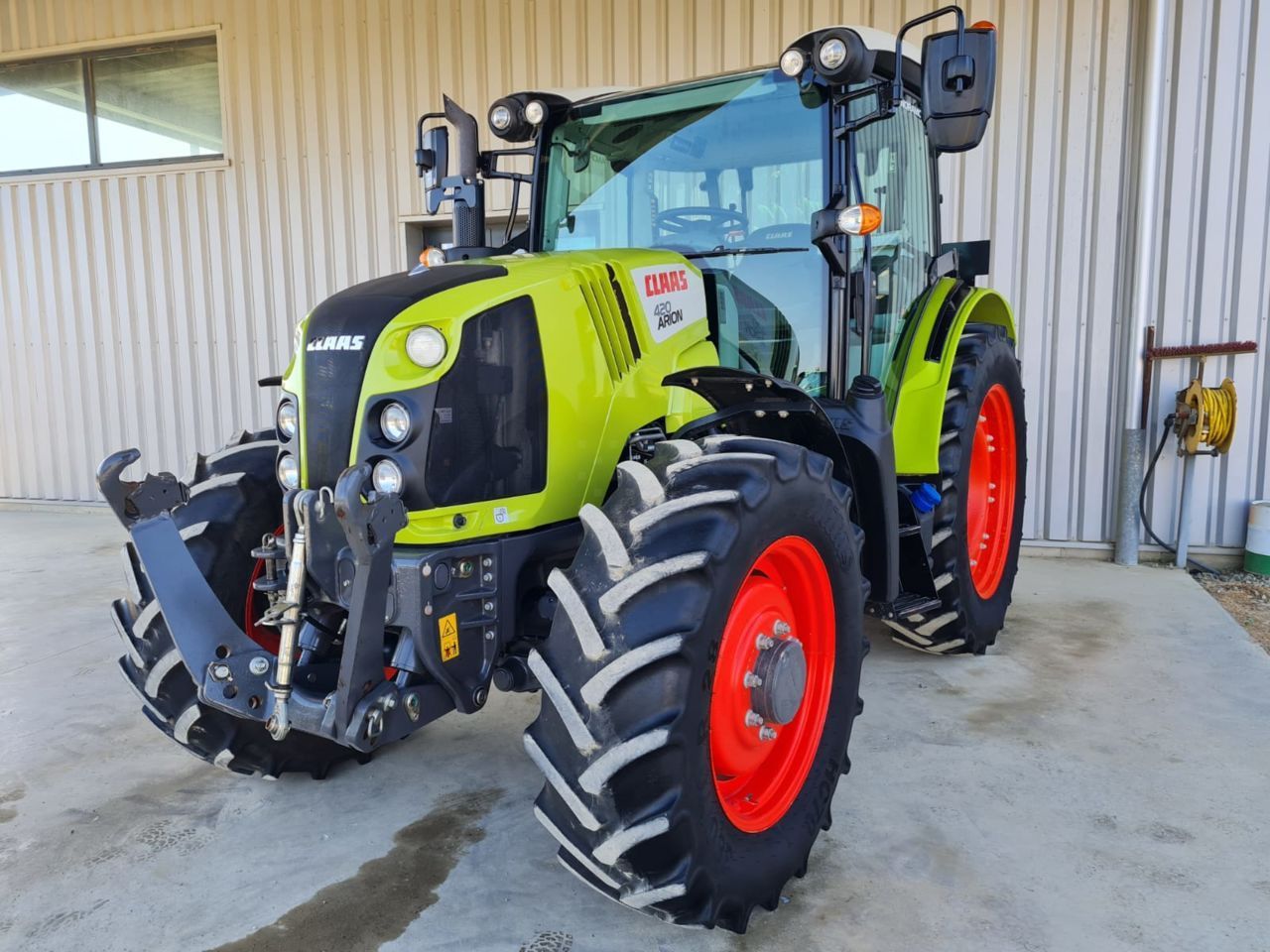 Claas Arion 420 Tractor 56.000 EUR