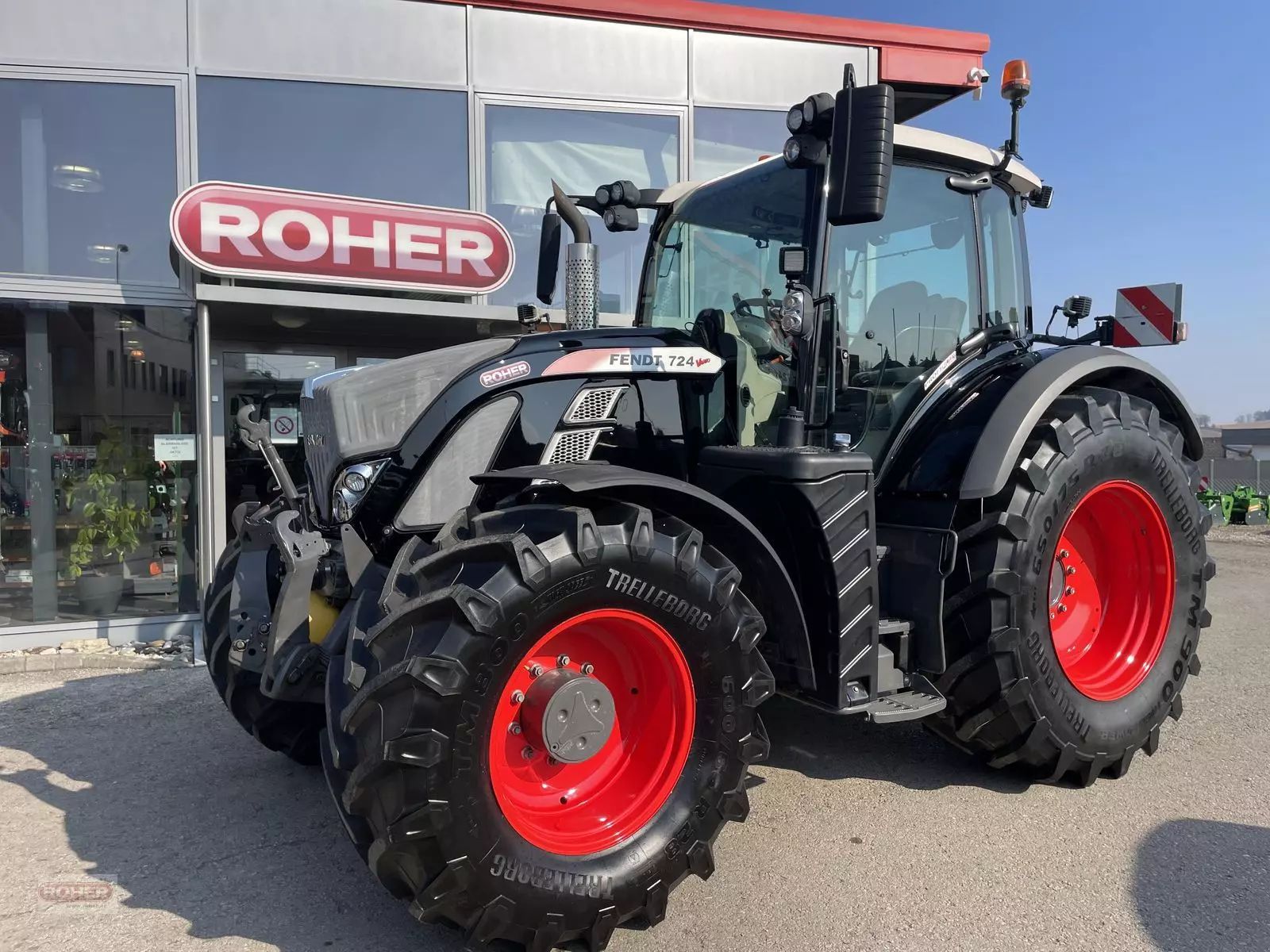 E-FARM: Fendt 724 Vario - Traktor - id SREDIKC - 154.500 € - Baujahr: 2017 - Abgelesene Motorstunden: 4.042,Motorleistung (PS): 246,Österreich