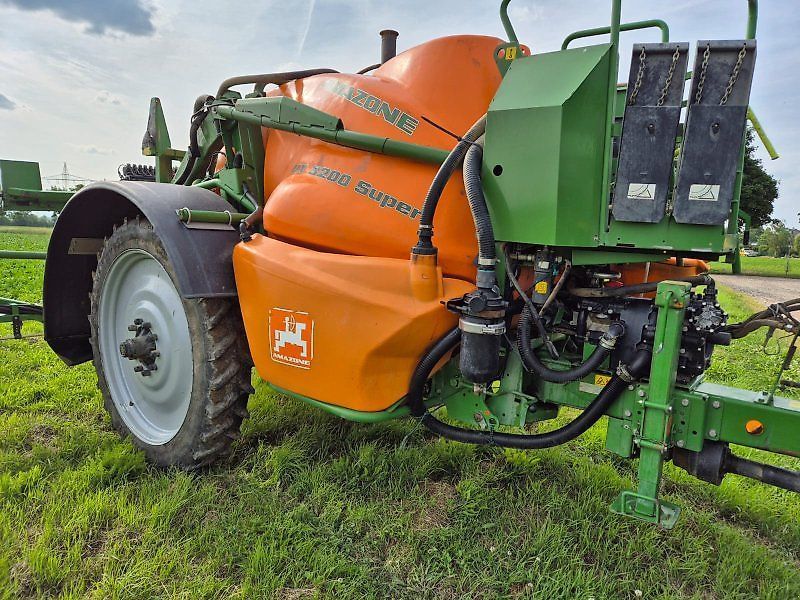 E-FARM: Amazone ux 3200 super - Sprayer - id E5WNYJY - €28,992 - Year of construction: 2011 - Germany