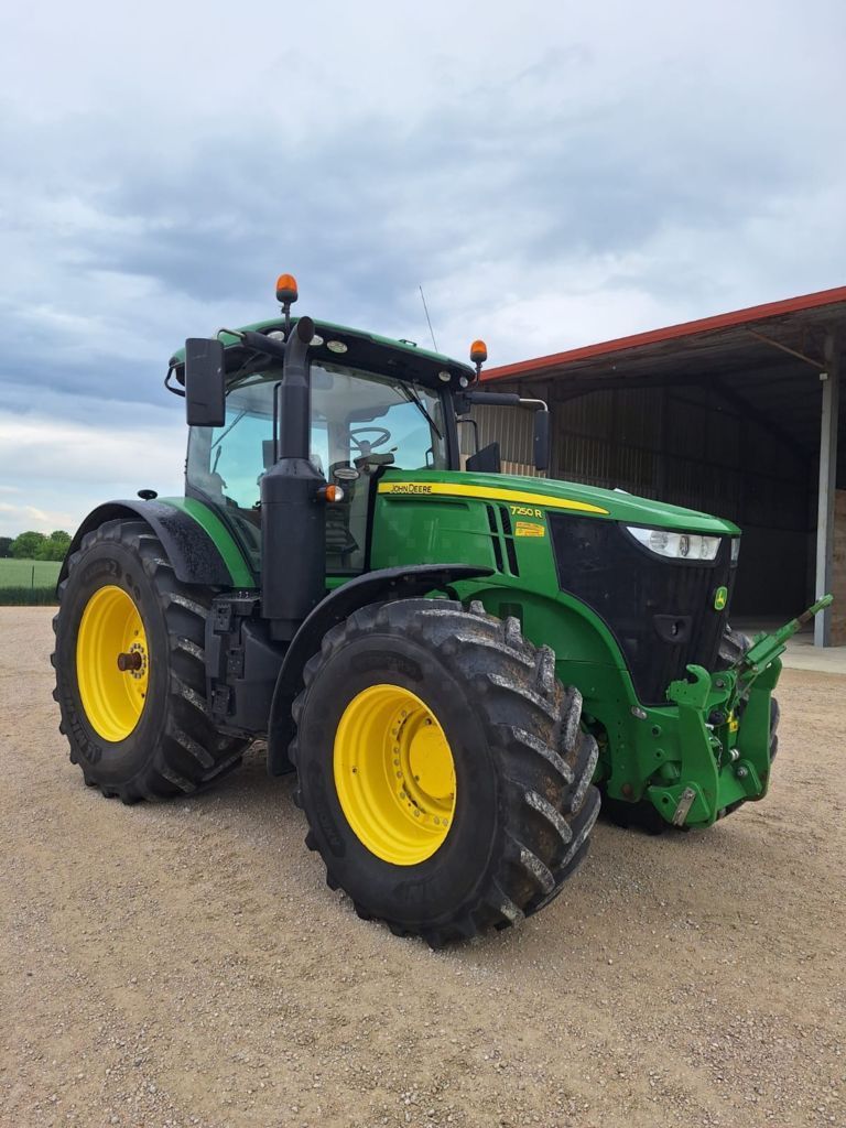 John Deere 7250 R Tractor 105.000 €