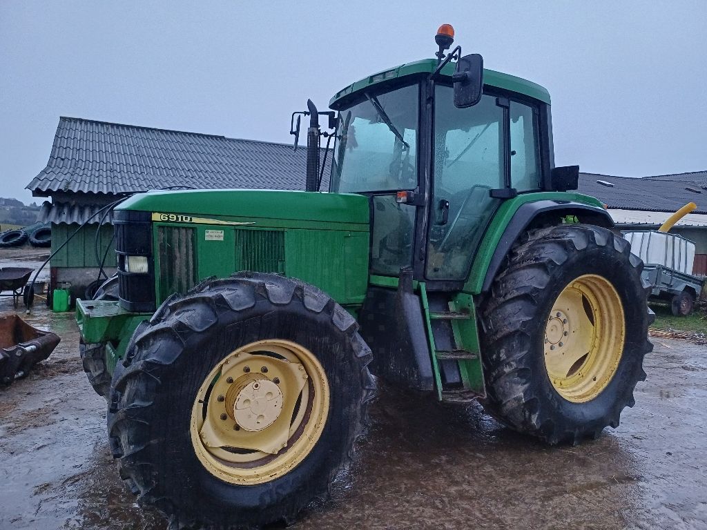 John Deere 6910 Tractor
