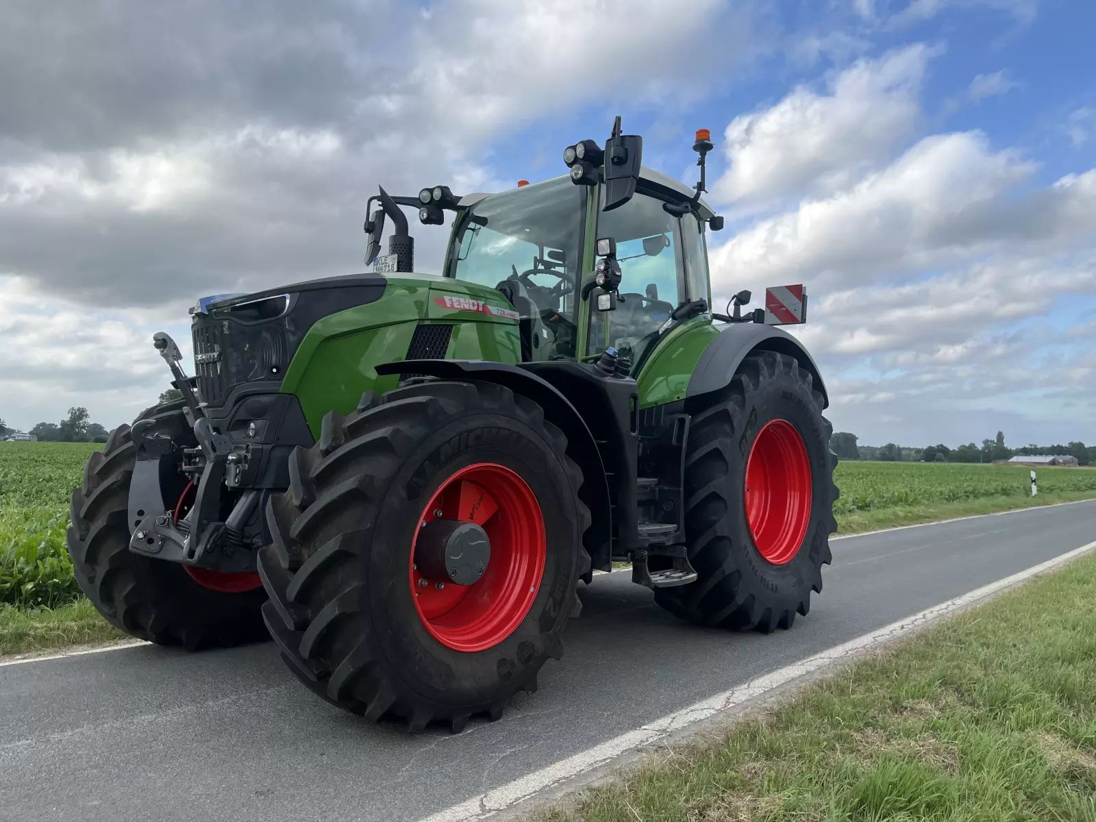 E-FARM: Fendt 728 Vario PowerPlus - Трактор - id YHELZQI - 222 000 € - Работни часове на двигателя: 220 - Мощност на двигателя (HP): 303,Германия