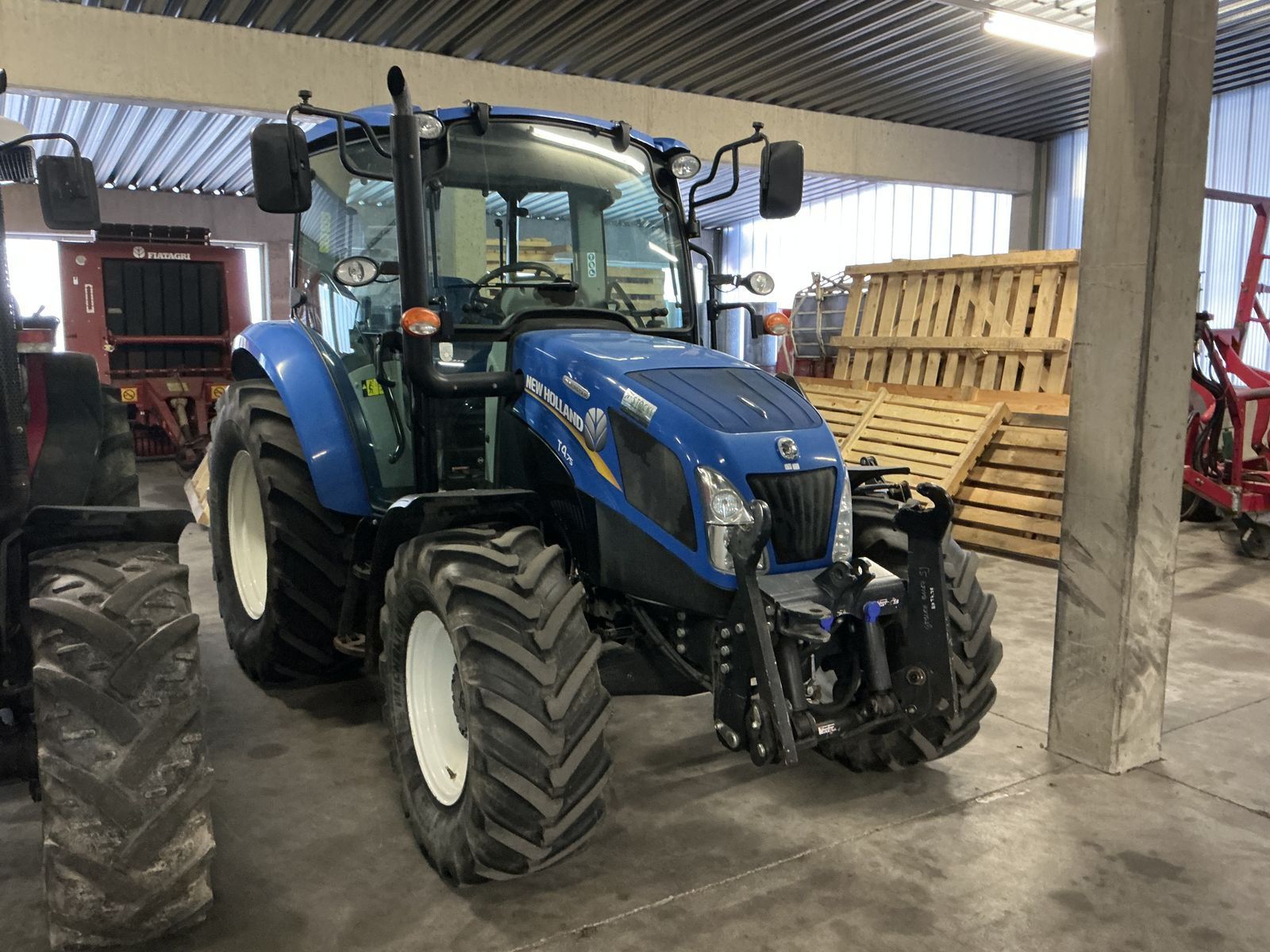 E-FARM: New Holland T4.75 Powerstar - Traktor - id SV1SFIR - 31.858 € - Motorleistung (PS): 75 - Österreich