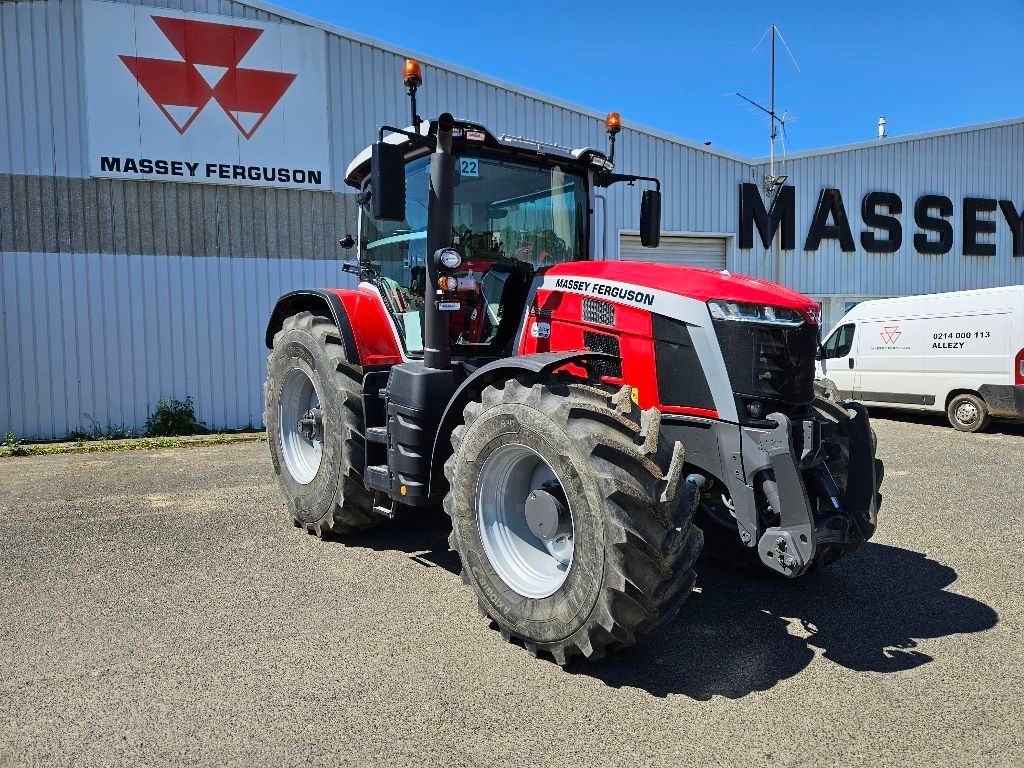 E-FARM: Massey Ferguson 8S.205 Exclusive - Traktor - id IUIL9IA - 119.000 € - Baujahr: 2022 - Abgelesene Motorstunden: 1.200,Motorleistung (PS): 225,Frankreich