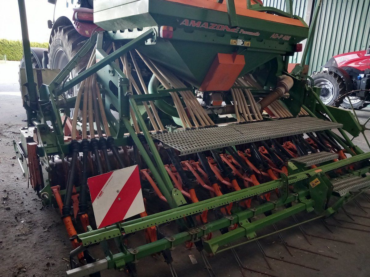 E-FARM: Amazone KG402 / ADP402 - Combinație de semănatoare - id VAP1TPS - 10.500 EUR - Anul: 2005 - Franța
