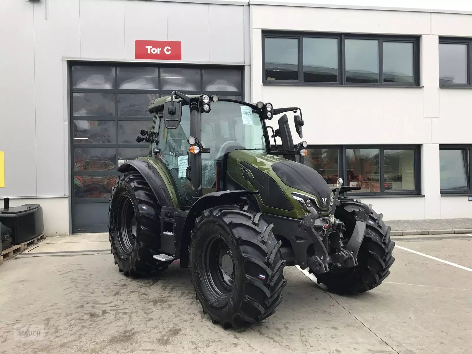 Valtra G 125 Tractor