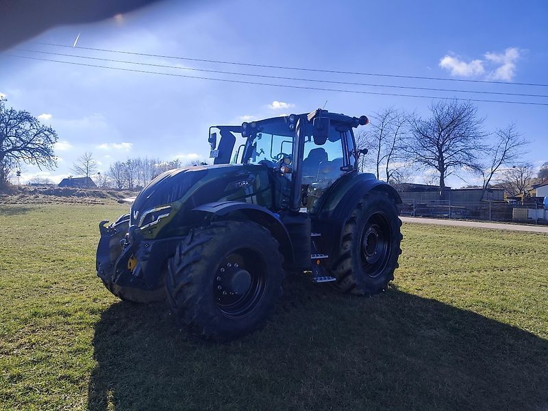 Valtra T 235 V Tractor €135,000