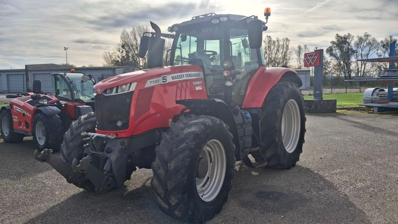 Massey Ferguson 7720 Tractor €89,000