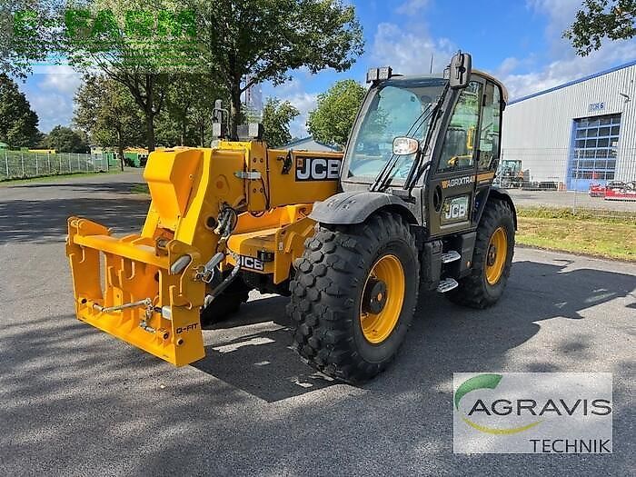 E-FARM: JCB 560-80 AGRI Xtra - Teleszkópos rakodó - id 6QEEEU1 - 125 400 EUR - Gyártási év: 2023 - Üzemóra (motor): 142,Motor teljesítménye (LE): 150,Németország