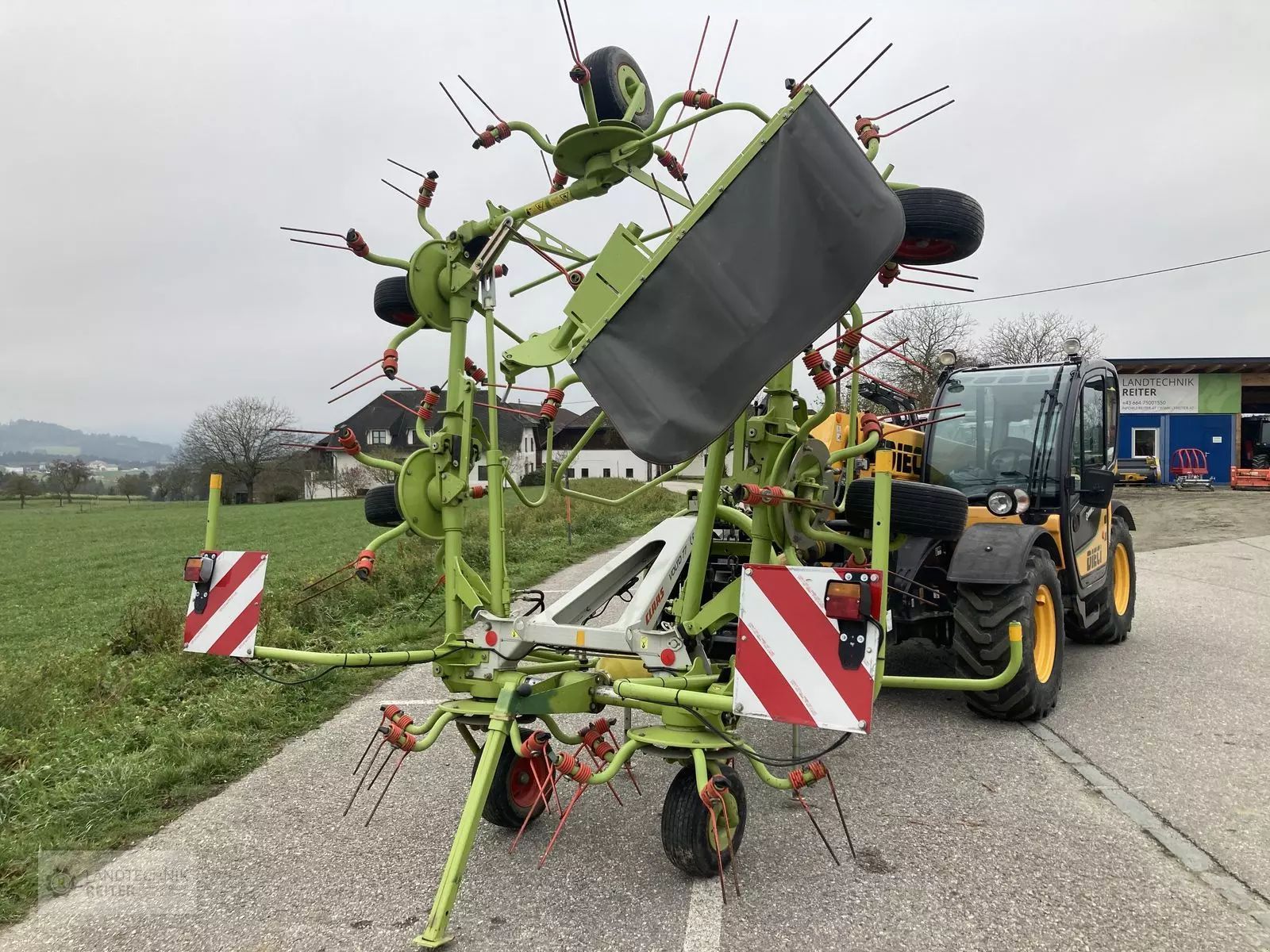 E-FARM: Claas Volto 77 - Karuzelowy przetrząsacz do siana - id WJR1BRK - 6625 € - Rok produkcji: 2011 - Austria