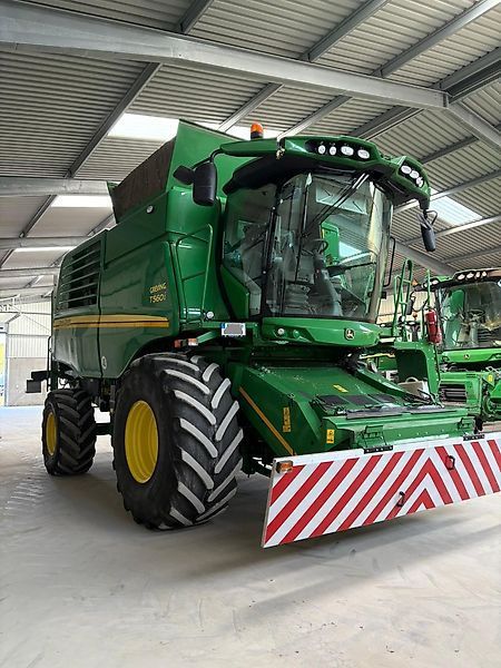 John Deere T 560i Combine harvester €205,000