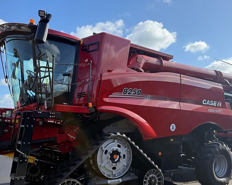 Case IH Axial-Flow 8250 Combine harvester