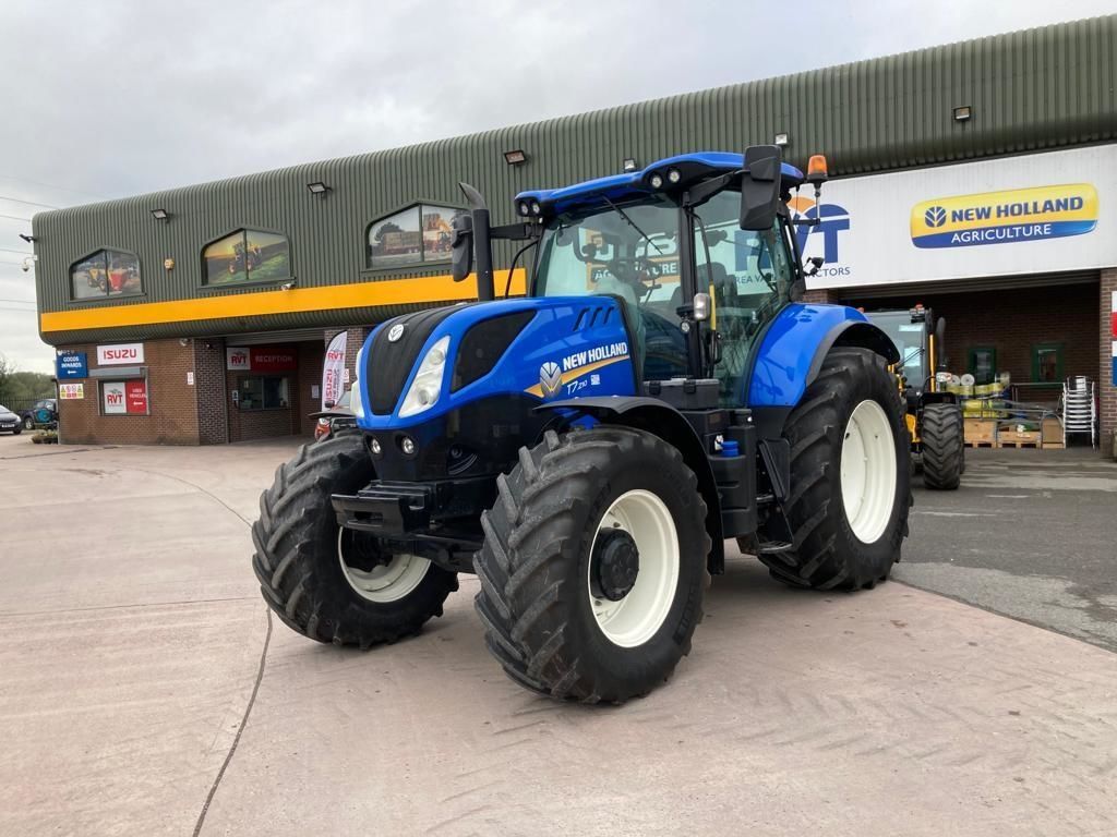 E-FARM: New Holland T7.210 - Traktor - id YXGCILA - 74.269 € - Produktionsår: 2018 - Motortimer: 2.349,Motoreffekt (HP): 210,Storbritanien