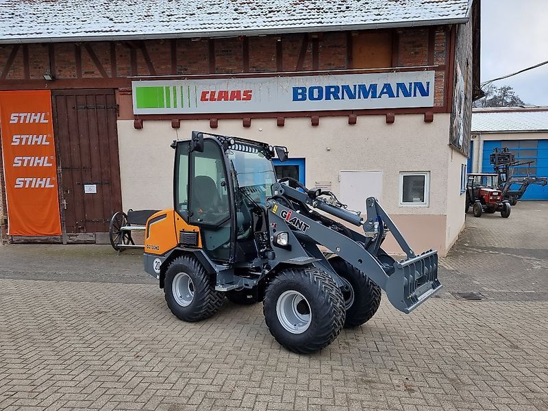 E-FARM: Giant g 2700 hd mit kabine und euro aufnamhe - Wheel loader - id RZT9BB5 - €50,900 - Year of construction: 2022 - Engine power (HP): 49,Germany