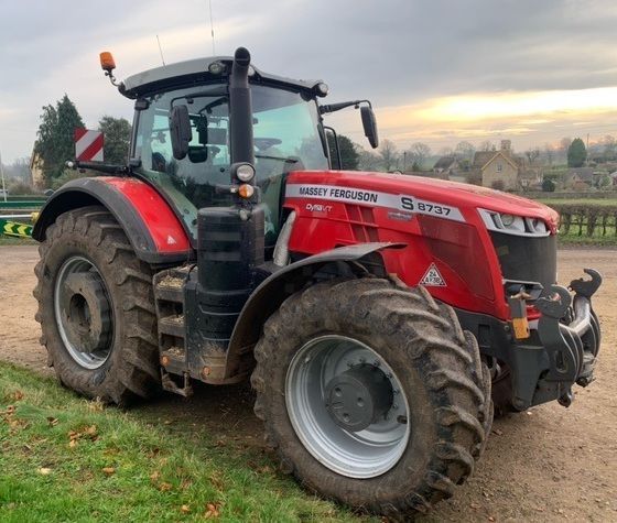 E-FARM: Massey Ferguson 8737 Dyna-VT - Tracteur - id BHGD2IA - 139 443 € - Année: 2020 - Lecture du nombre d'heure: 5 298,Puissance du moteur (chevaux): 380,Royaume-Uni