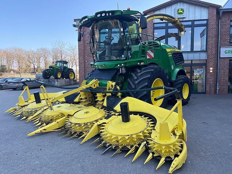 E-FARM: John Deere 9700 - Feldhäcksler (selbstfahrend) - id GTHYUBZ - 487.750 € - Baujahr: 2023 - Abgelesene Motorstunden: 575,Deutschland