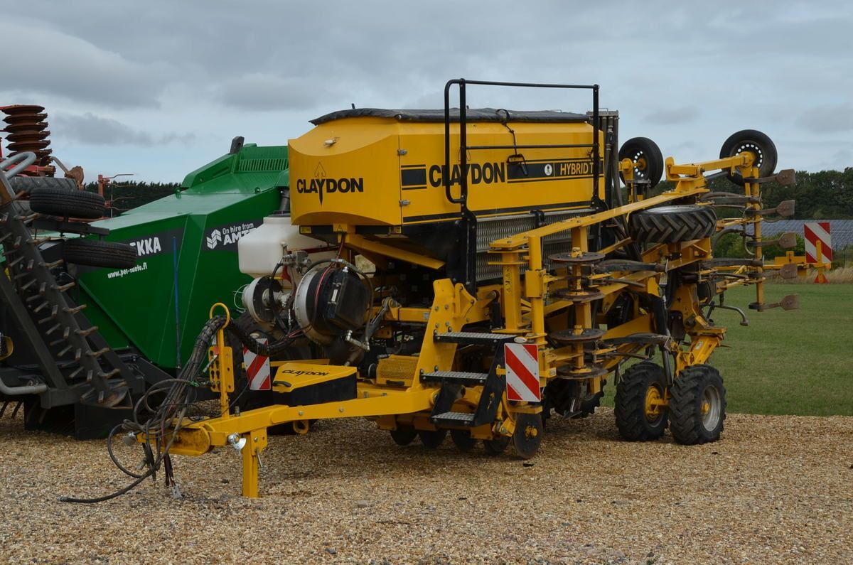 E-FARM: Claydon hybrid t4 direct drill 4m - Direct Drill - id BDHQVA3 - €44,884 - Year of construction: 2019 - United Kingdom