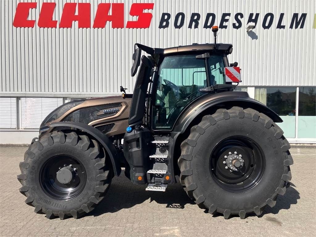 E-FARM: Valtra Q245 - Tractor - id PRZXMWA - €182,900 - Year of construction: 2023 - Engine hours: 85,Engine power (HP): 245,Germany