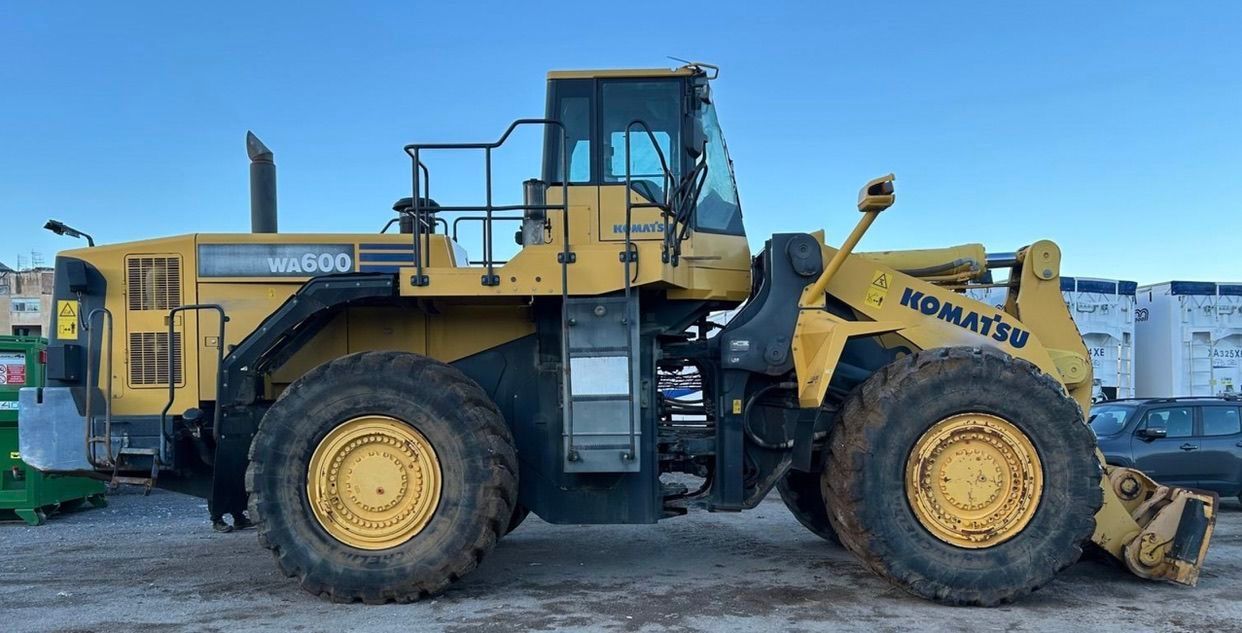 KOMATSU wa 600 - 6 Gummiged