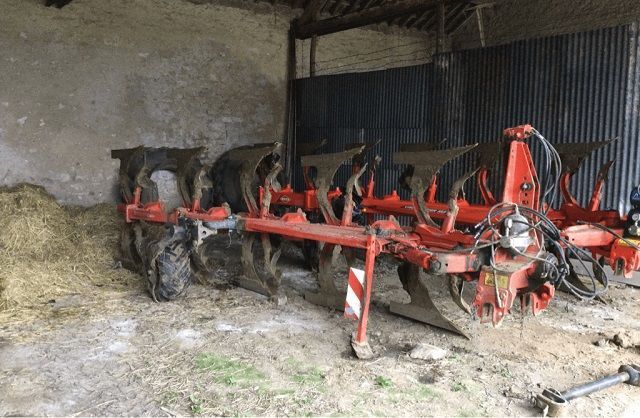 E-FARM: Kuhn vari-m 121 - Pflug - id GQNKAXQ - 10.500 € - Baujahr: 2002 - Frankreich