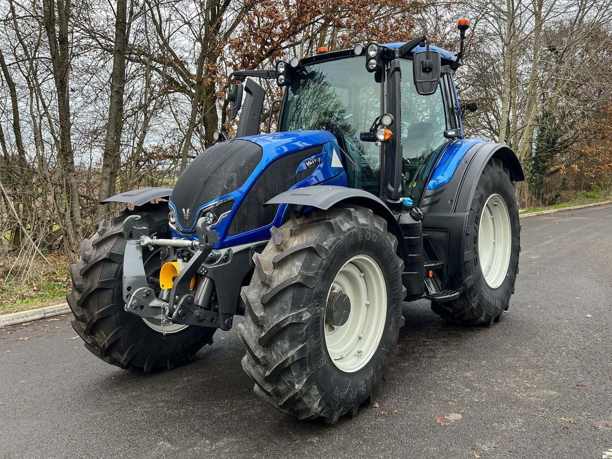 E-FARM: Valtra N155 - Tractor - id 1R6TTQL - €114,923 - Year of construction: 2023 - United Kingdom