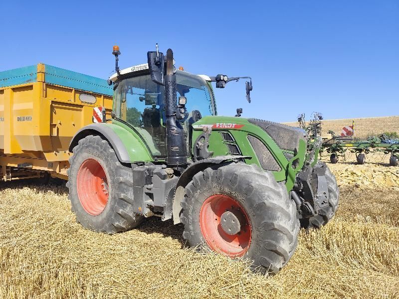 E-FARM: Fendt 724 Vario - Tractor - id EJVZRKJ - €139,000 - Year of construction: 2022 - Engine hours: 4,100,Engine power (HP): 240,France