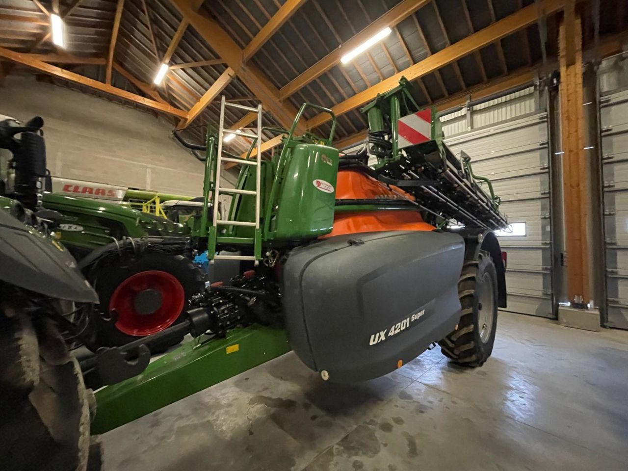 E-FARM: Amazone ux 4201 super - Pflanzenschutzspritze - id 1CPEIAR - 96.000 € - Baujahr: 2019 - Frankreich