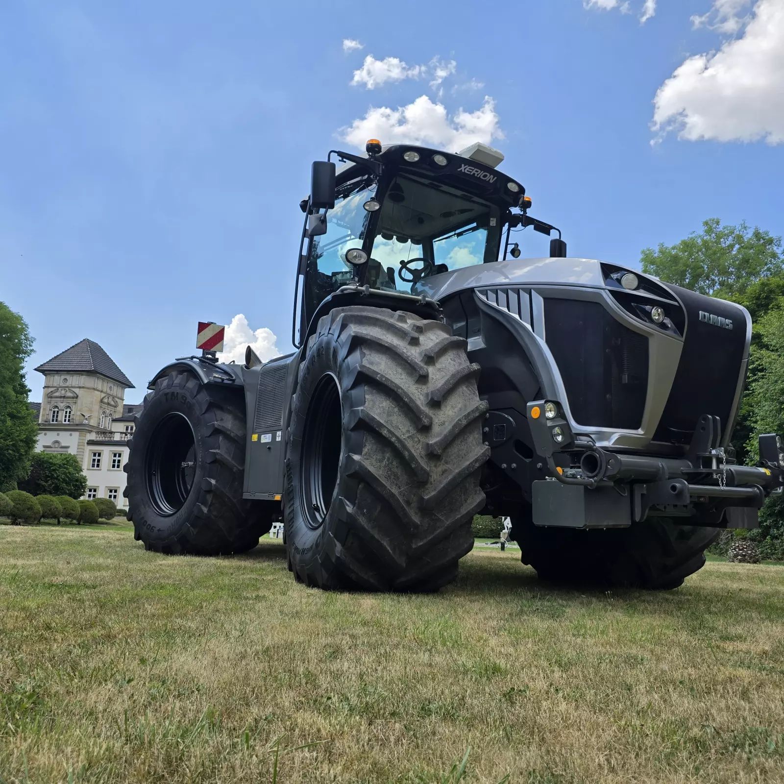 Claas Xerion 4000 TRAC VC Traktorius 158 403 €