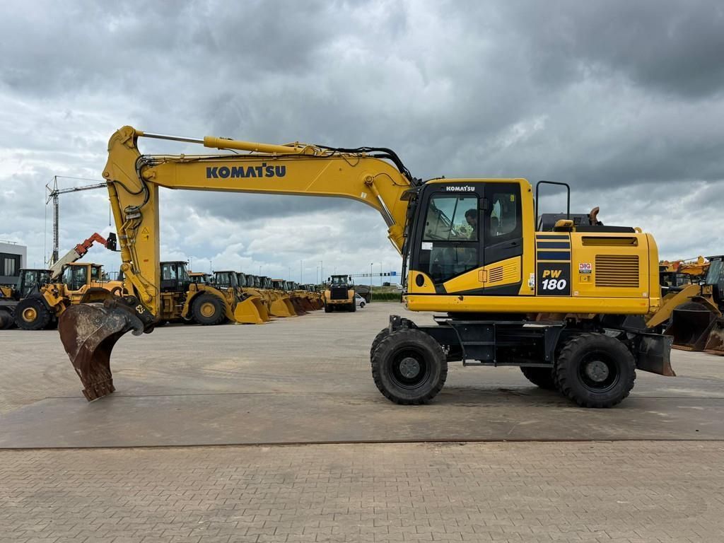 KOMATSU pw180-11 Kerekes kotrógép 75 000 EUR